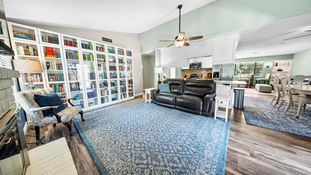 646 W Polson Ave, Clovis, CA 93612