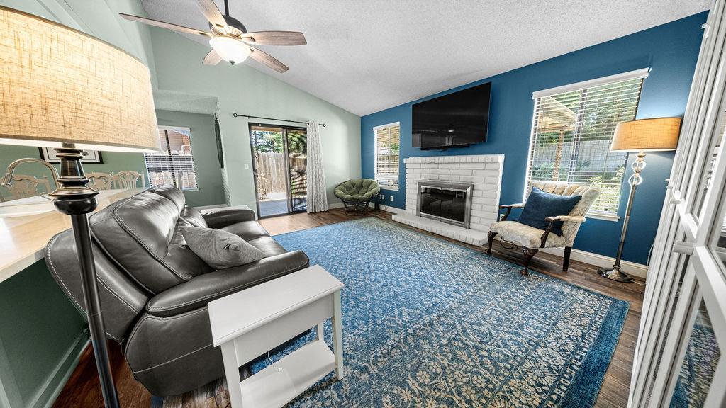 646 W Polson Ave, Clovis, CA 93612