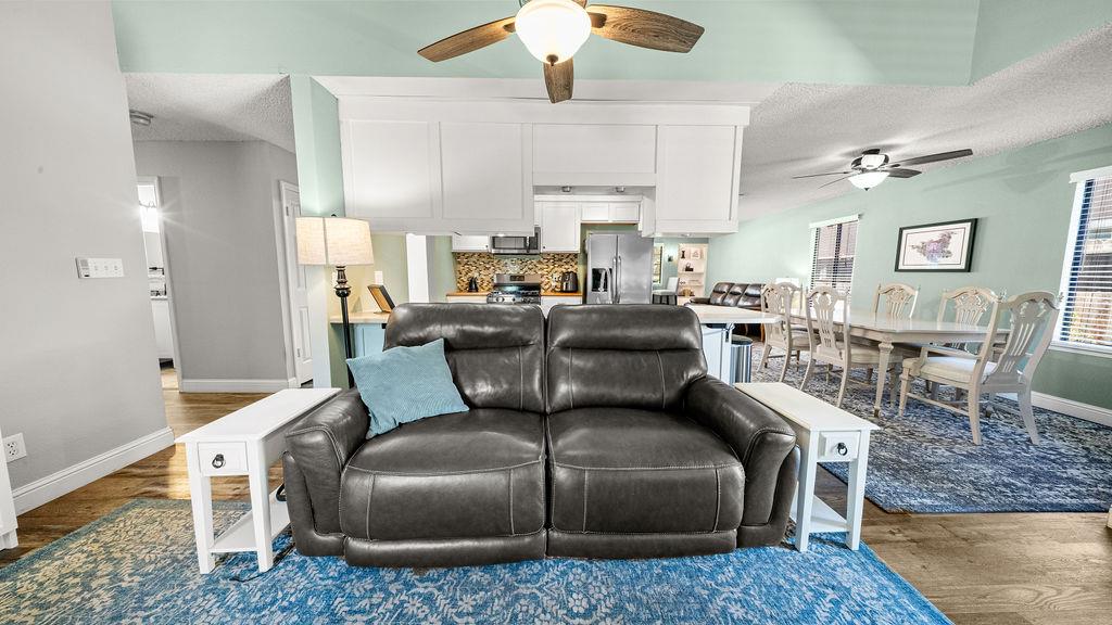 646 W Polson Ave, Clovis, CA 93612