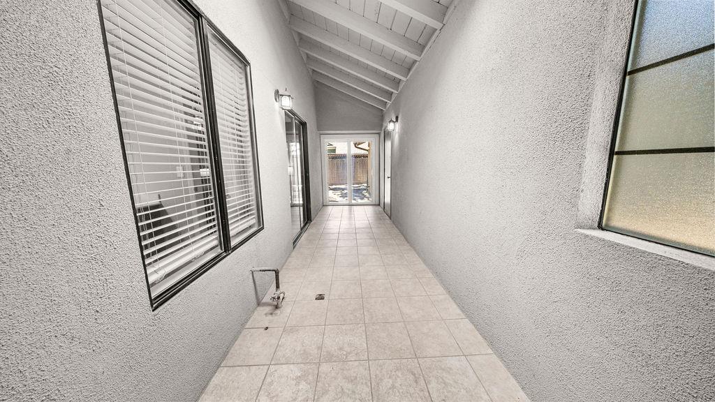 646 W Polson Ave, Clovis, CA 93612