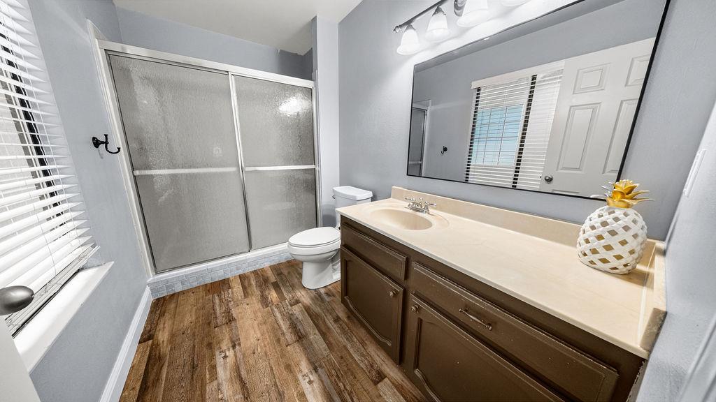 646 W Polson Ave, Clovis, CA 93612