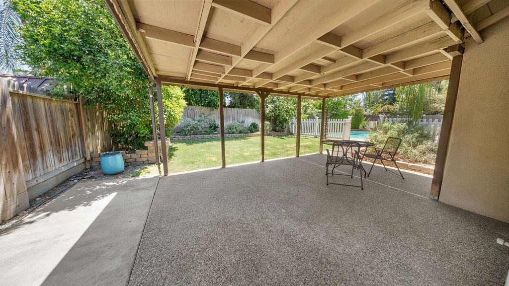 646 W Polson Ave, Clovis, CA 93612