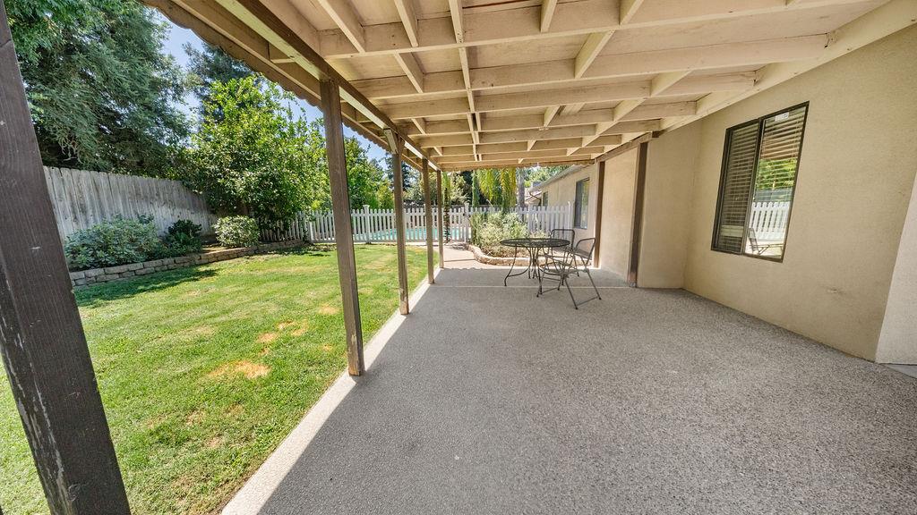 646 W Polson Ave, Clovis, CA 93612