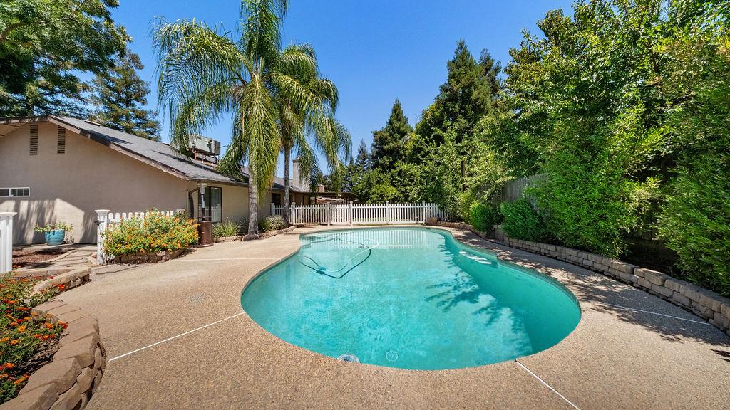 646 W Polson Ave, Clovis, CA 93612