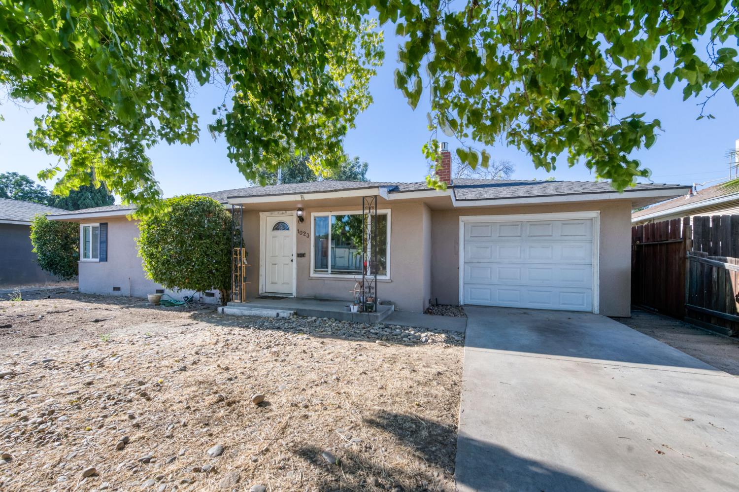 1023 E Lansing Way, Fresno, CA 93704