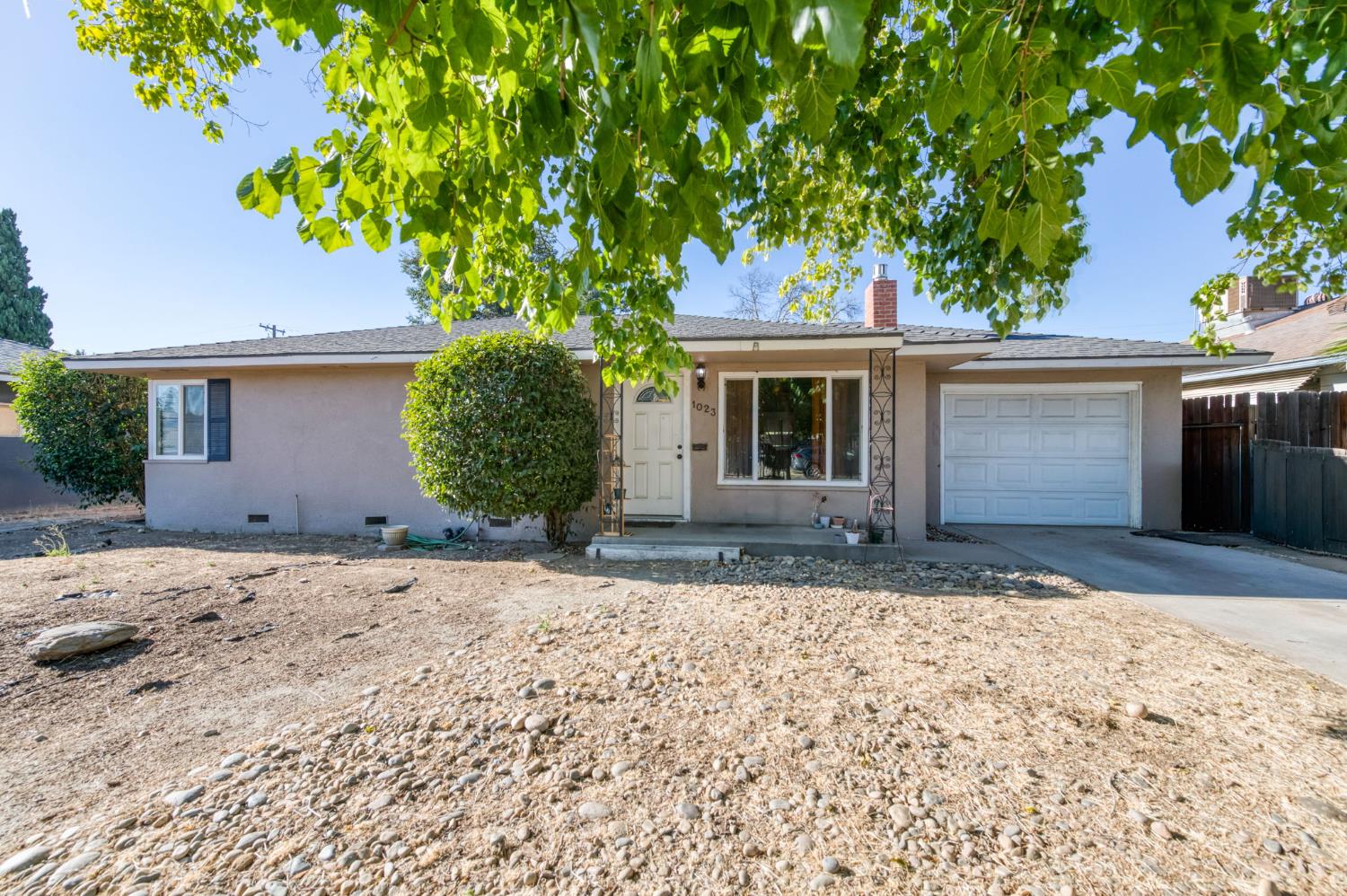 1023 E Lansing Way, Fresno, CA 93704