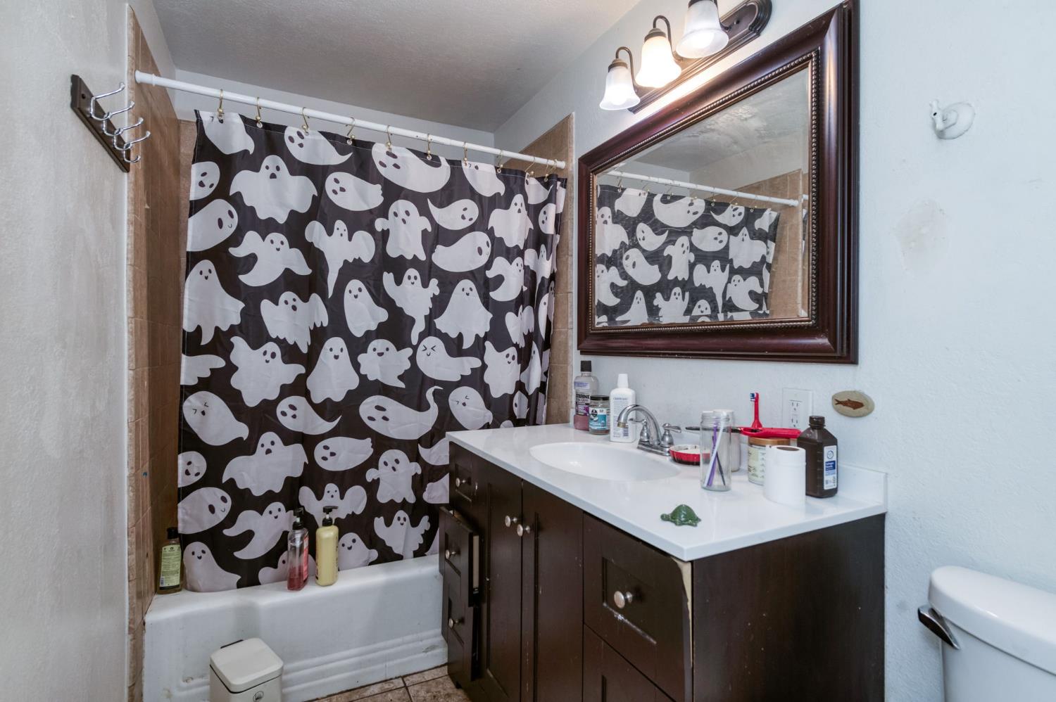 1023 E Lansing Way, Fresno, CA 93704