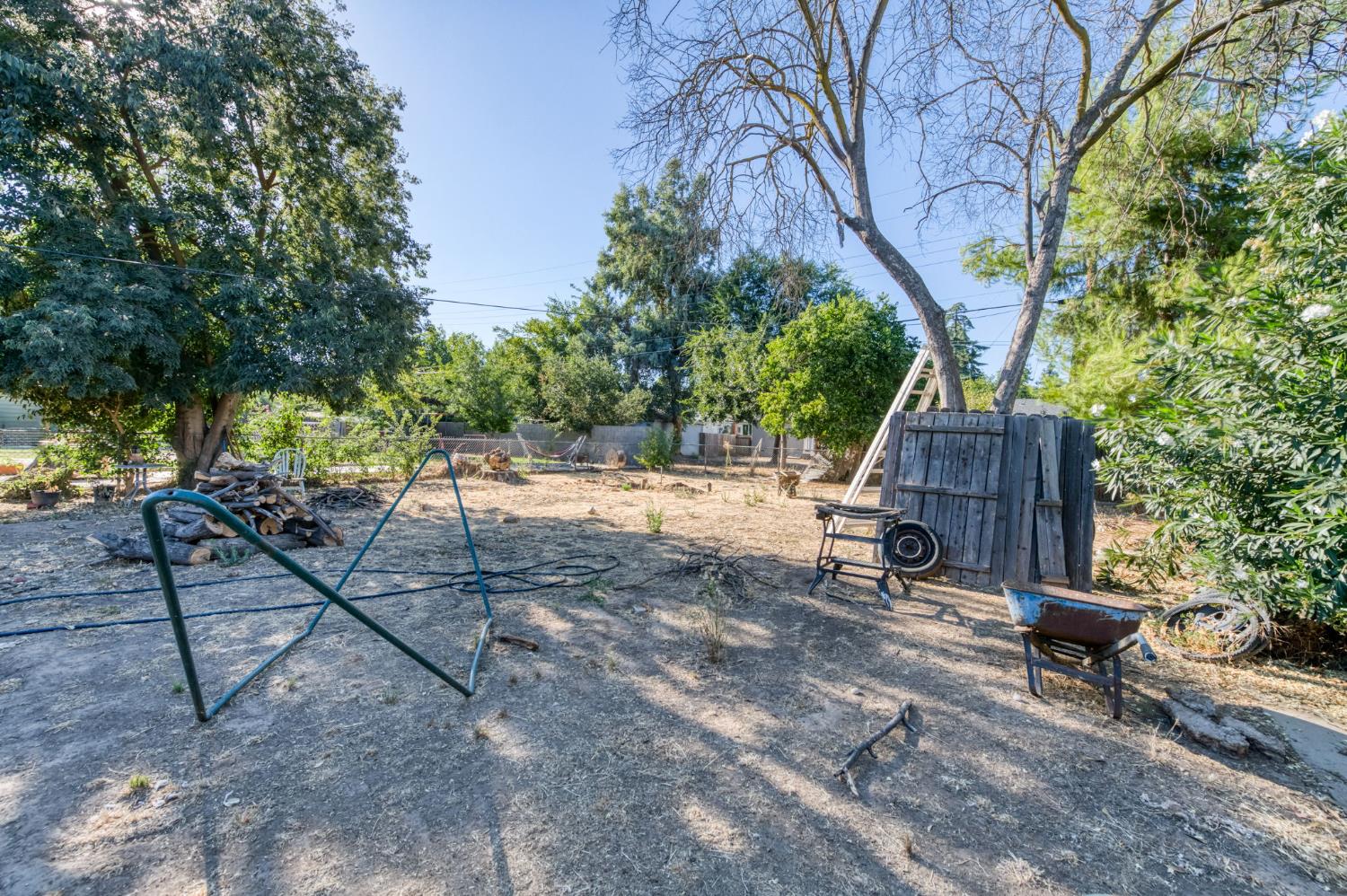 1023 E Lansing Way, Fresno, CA 93704