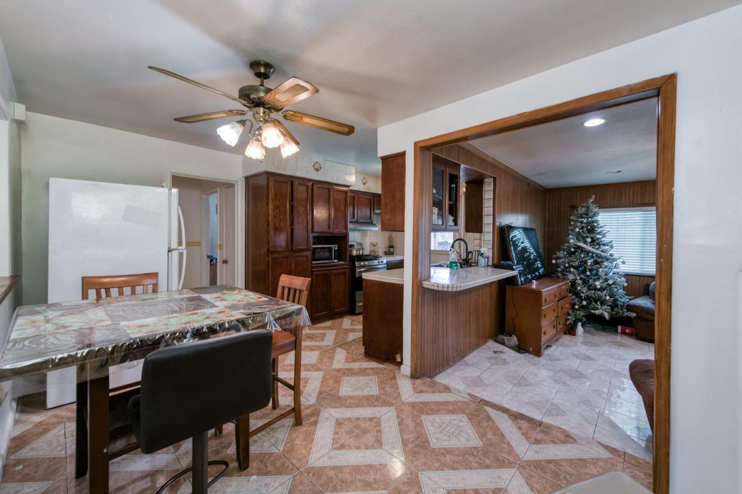 4767 E Orleans Ave, Fresno, CA 93702
