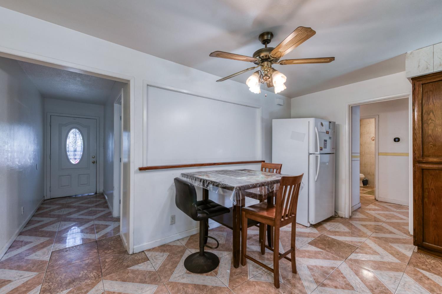 4767 E Orleans Ave, Fresno, CA 93702