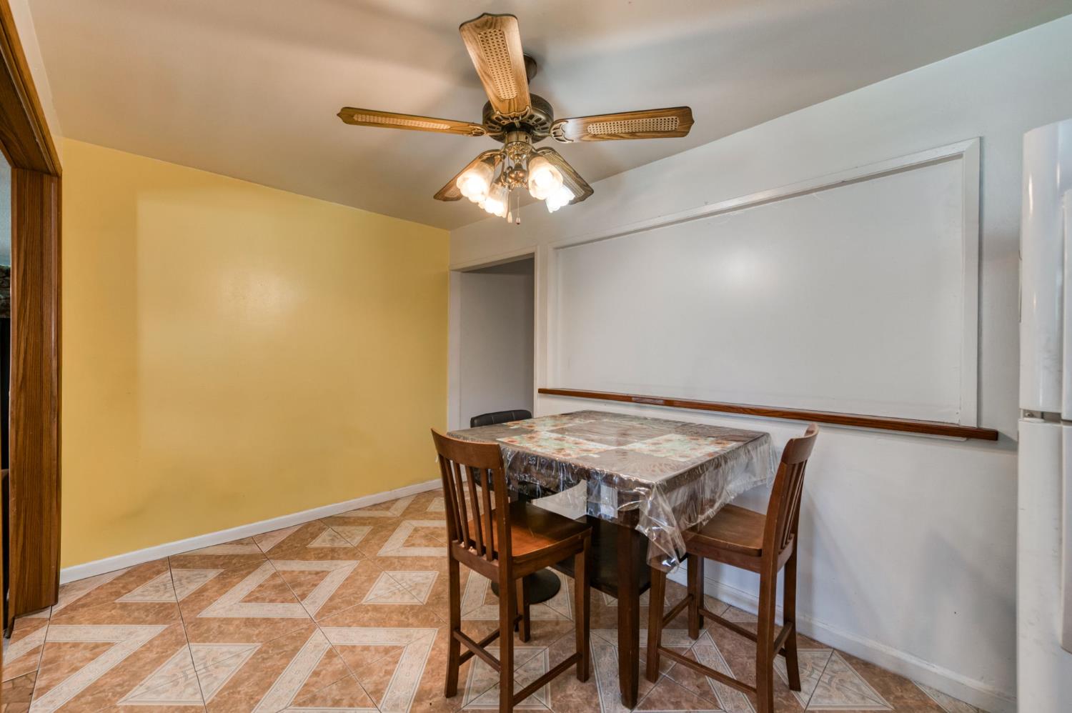 4767 E Orleans Ave, Fresno, CA 93702