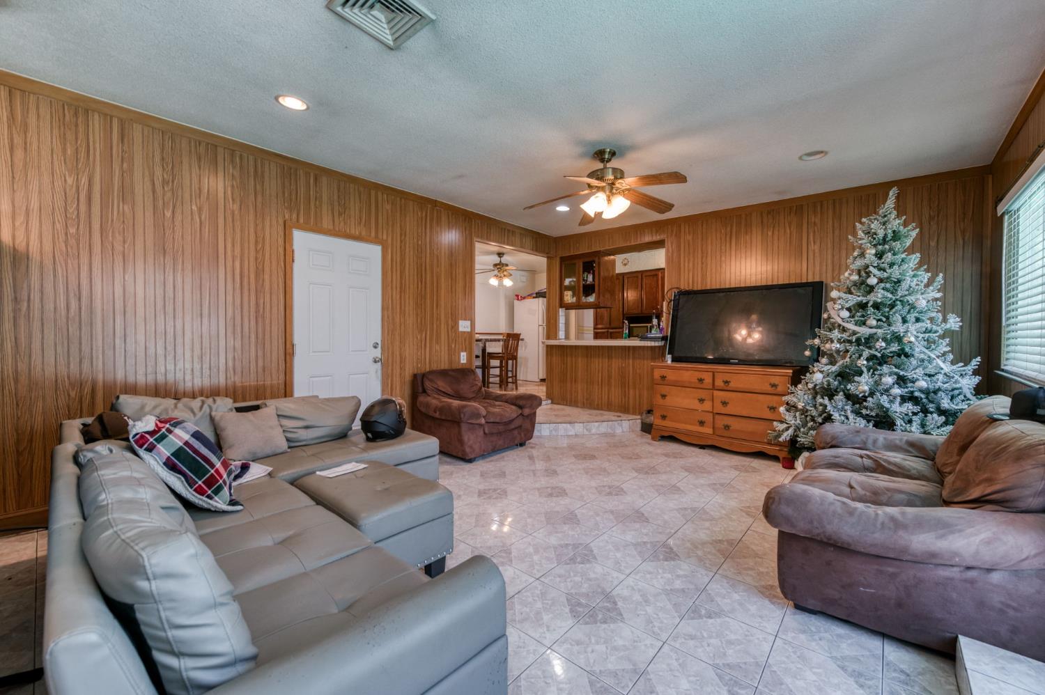 4767 E Orleans Ave, Fresno, CA 93702