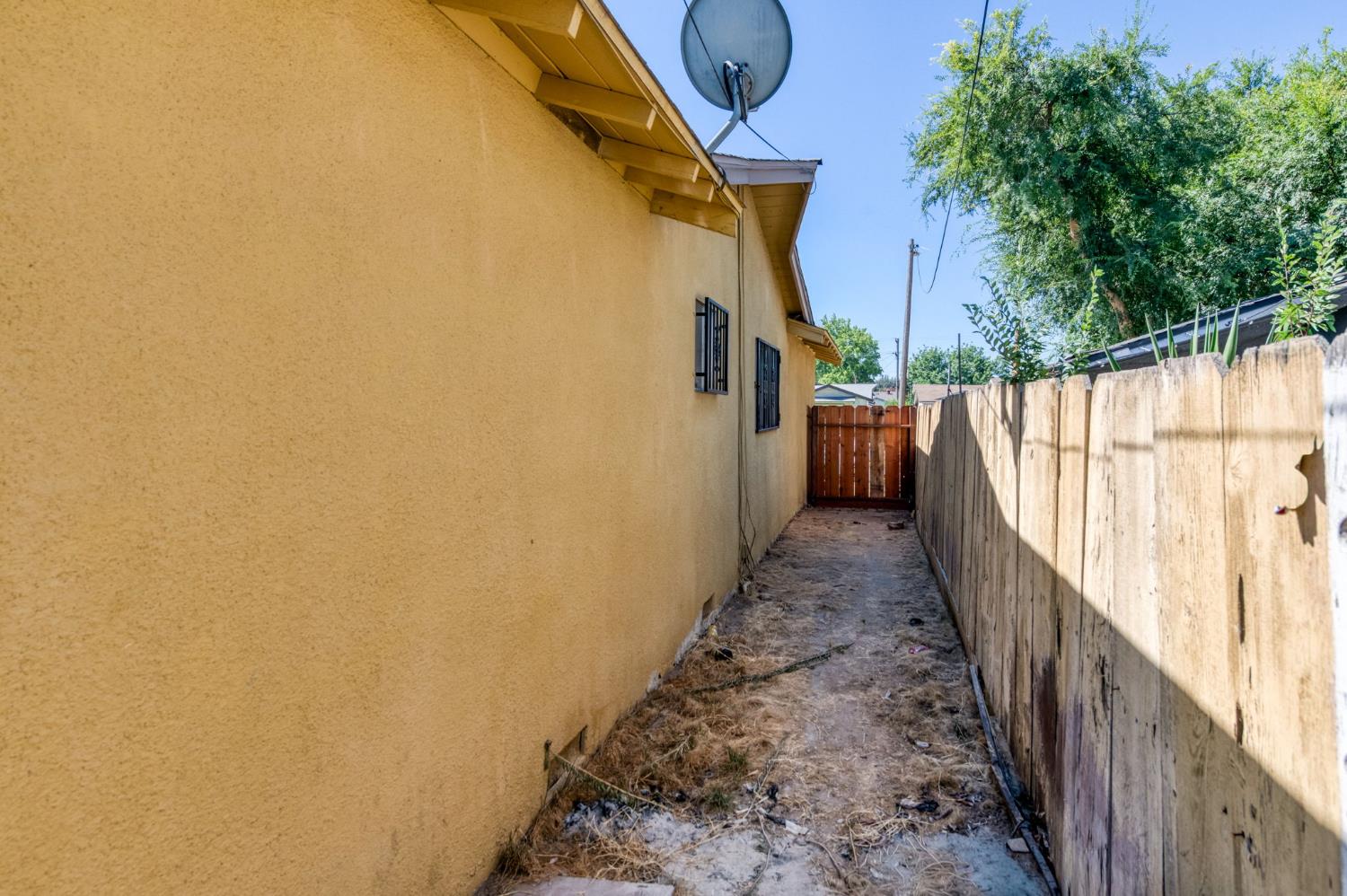 4767 E Orleans Ave, Fresno, CA 93702