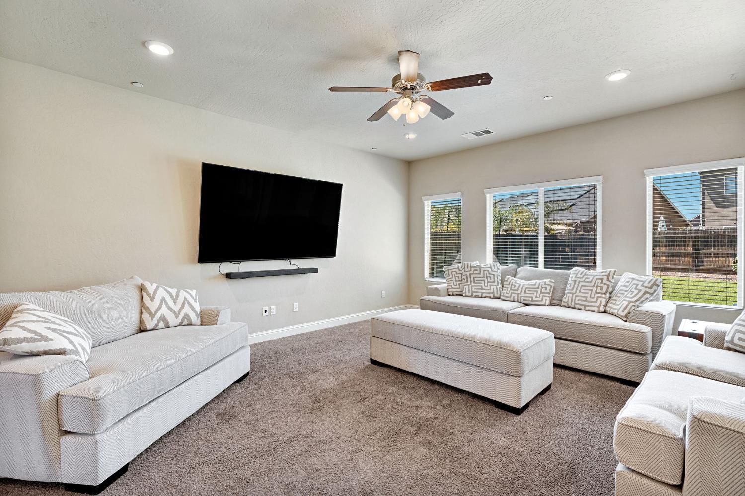 3885 Alamos Ave, Clovis, CA 93619