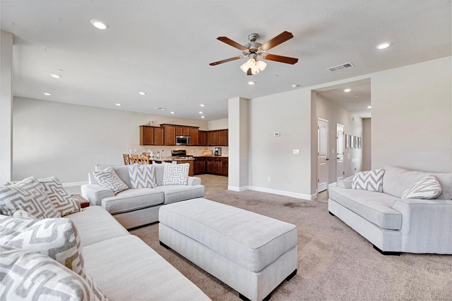 3885 Alamos Ave, Clovis, CA 93619