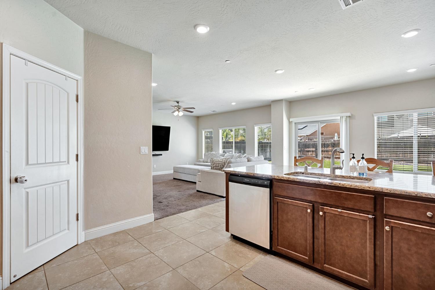 3885 Alamos Ave, Clovis, CA 93619