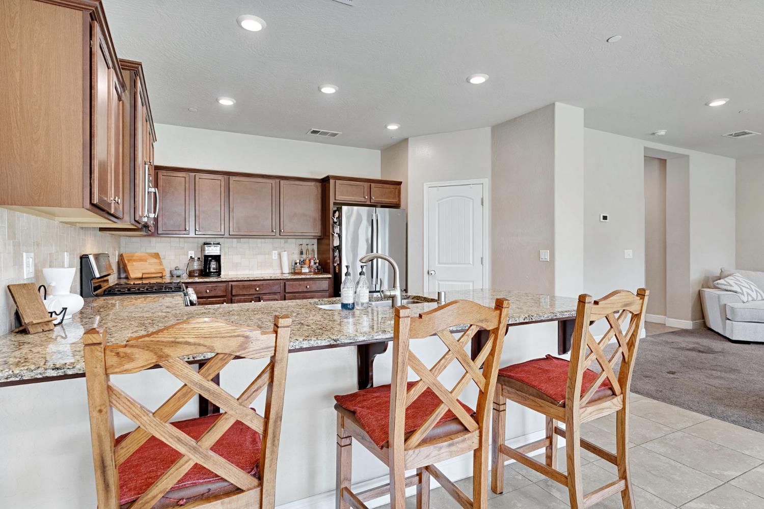 3885 Alamos Ave, Clovis, CA 93619