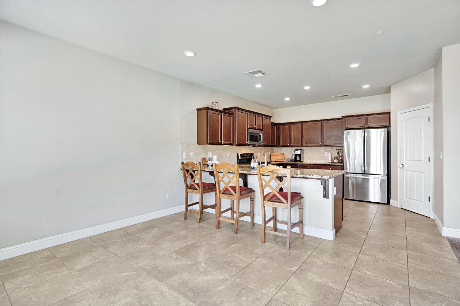 3885 Alamos Ave, Clovis, CA 93619