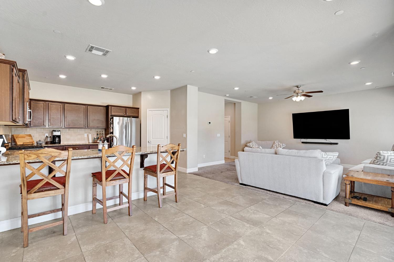 3885 Alamos Ave, Clovis, CA 93619
