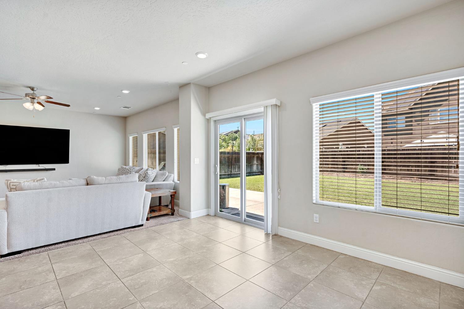 3885 Alamos Ave, Clovis, CA 93619