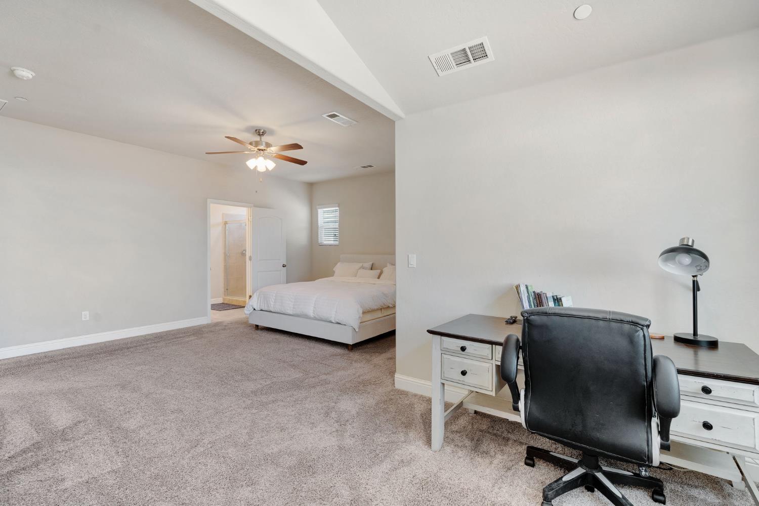 3885 Alamos Ave, Clovis, CA 93619