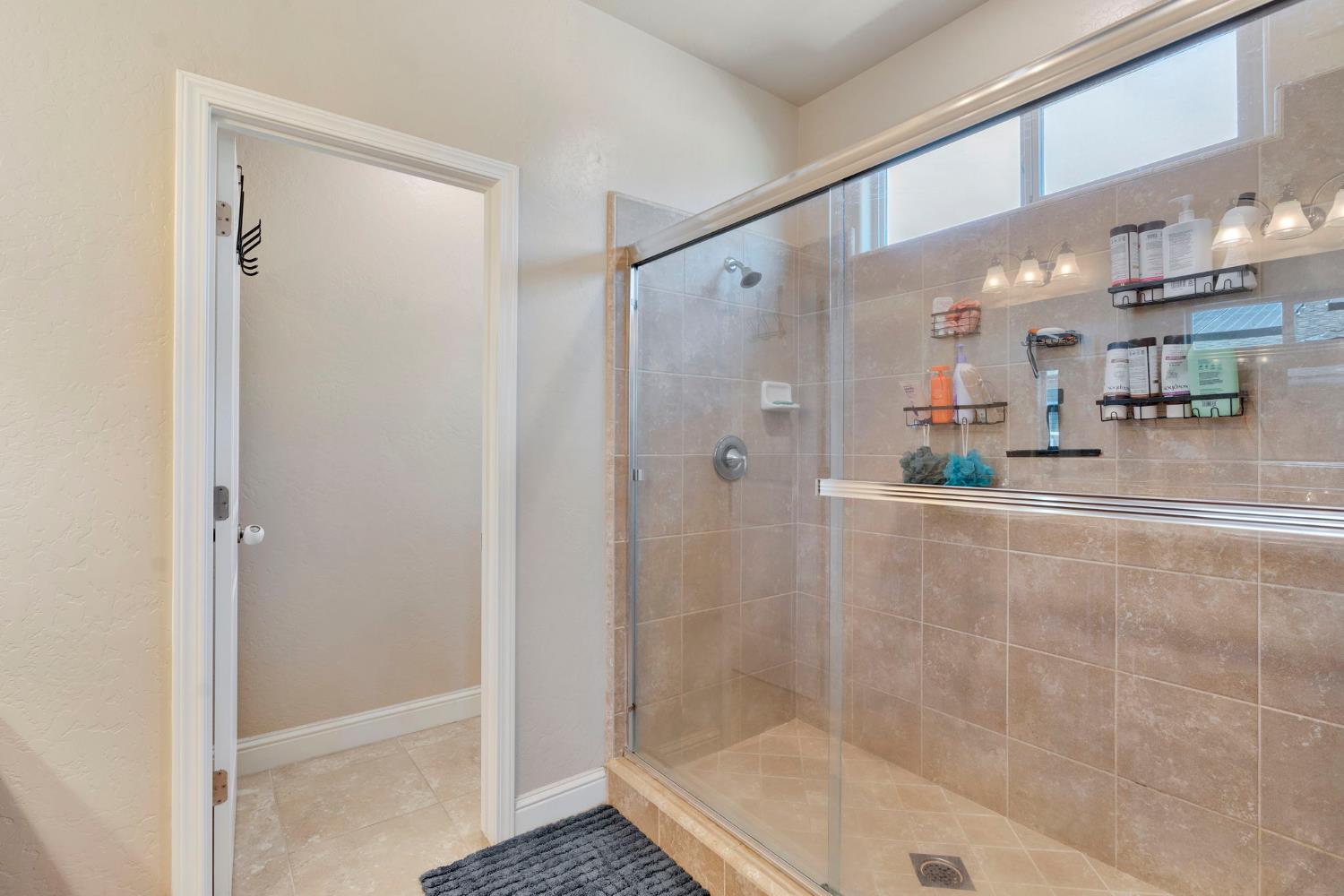 3885 Alamos Ave, Clovis, CA 93619
