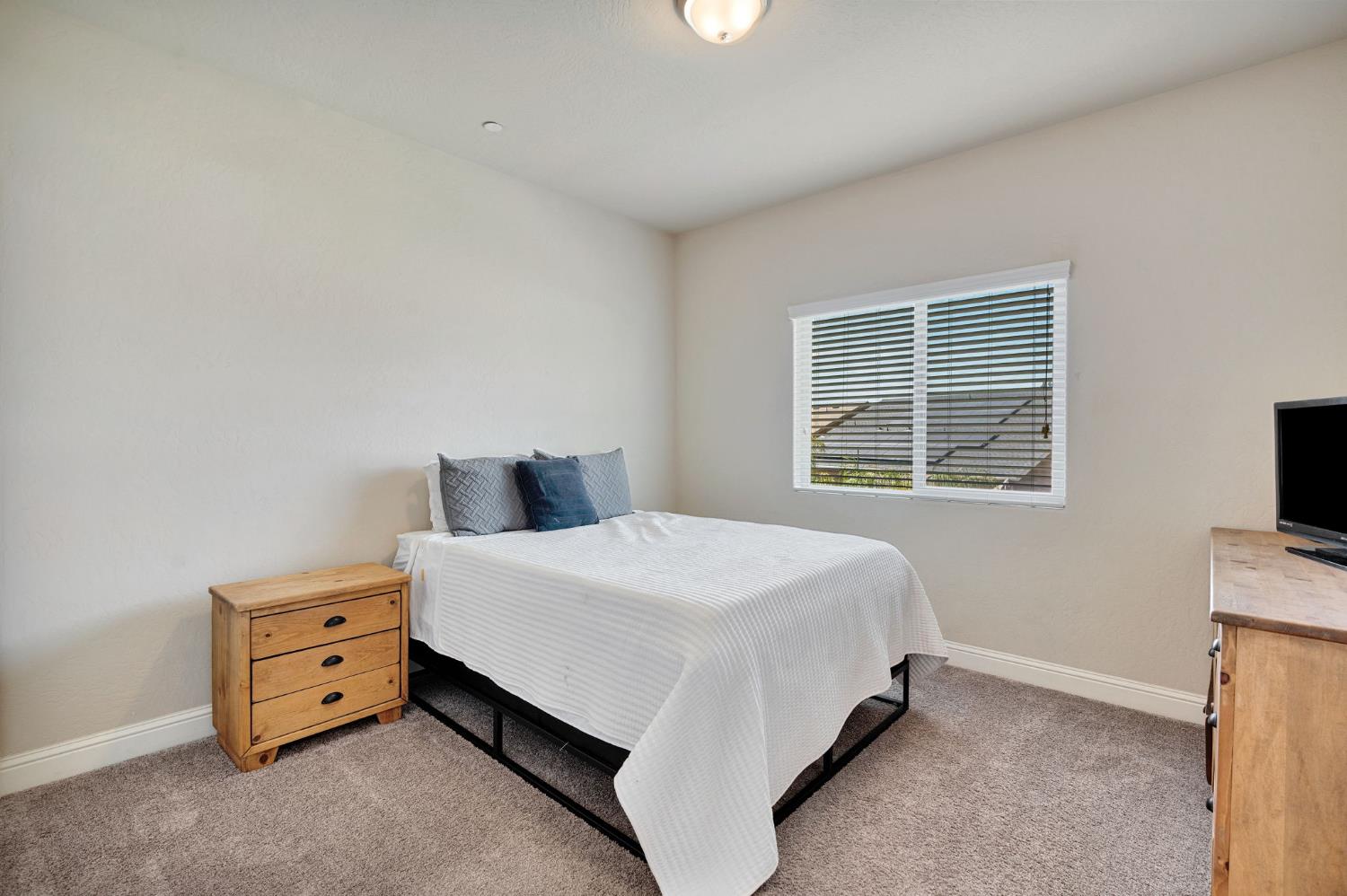 3885 Alamos Ave, Clovis, CA 93619