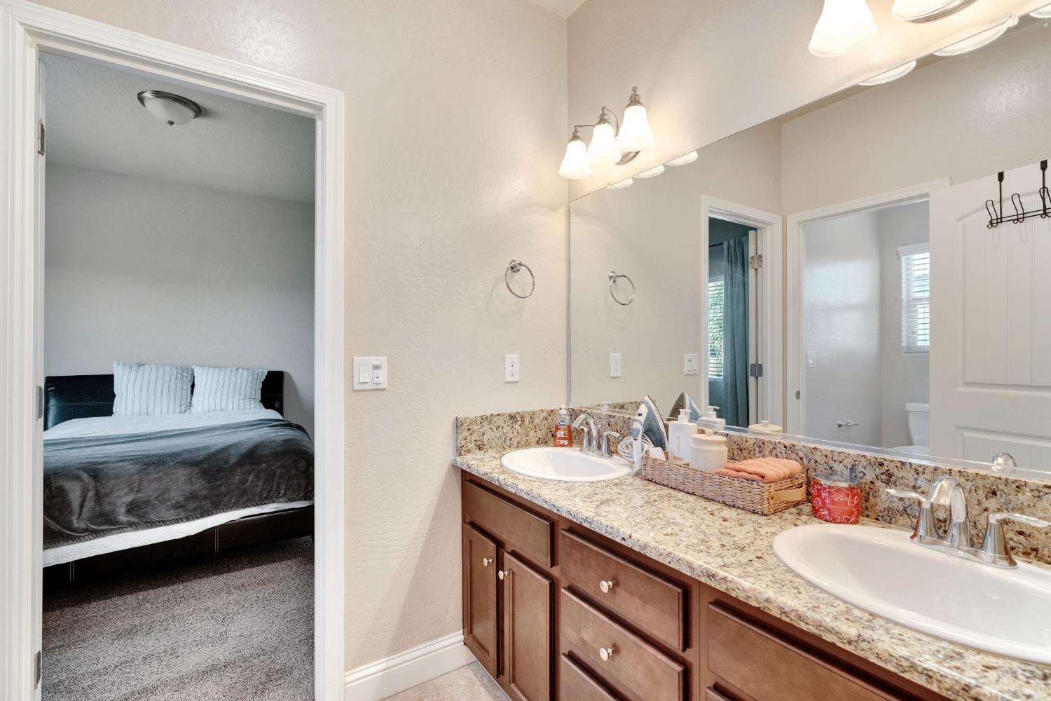 3885 Alamos Ave, Clovis, CA 93619