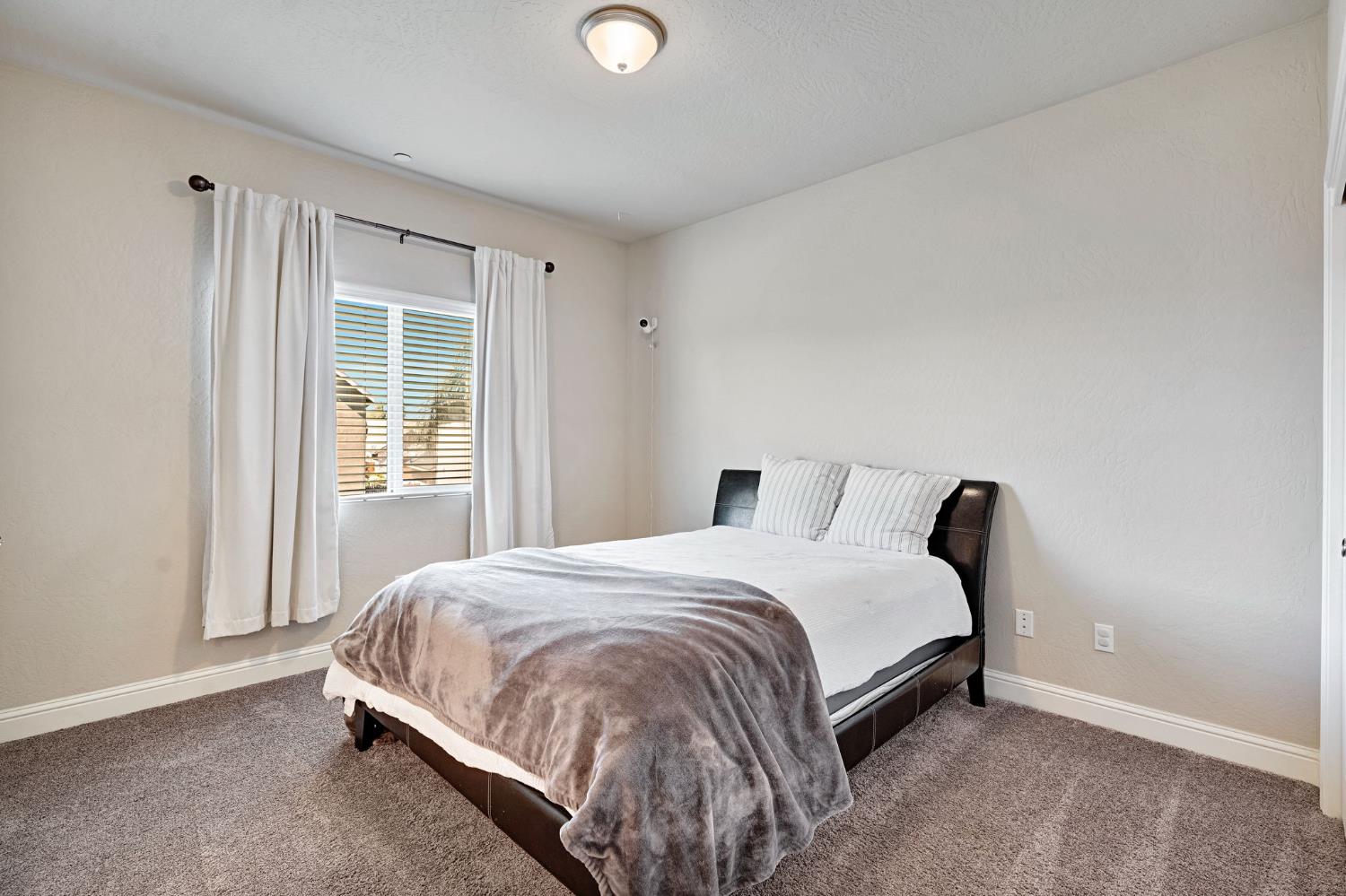 3885 Alamos Ave, Clovis, CA 93619