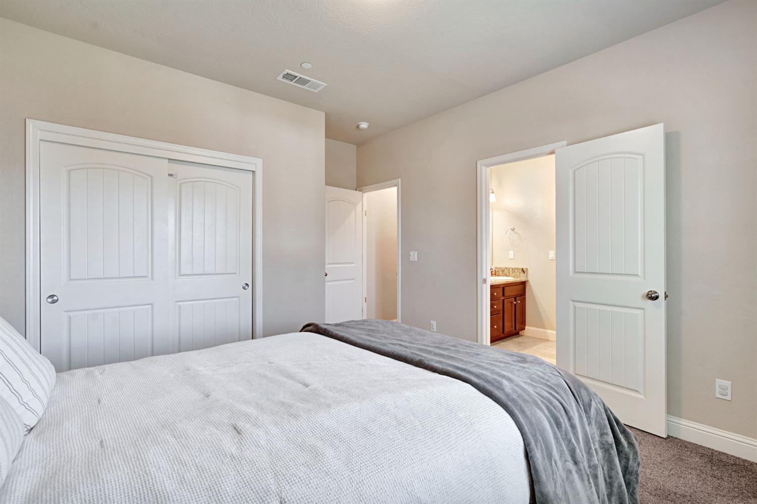3885 Alamos Ave, Clovis, CA 93619