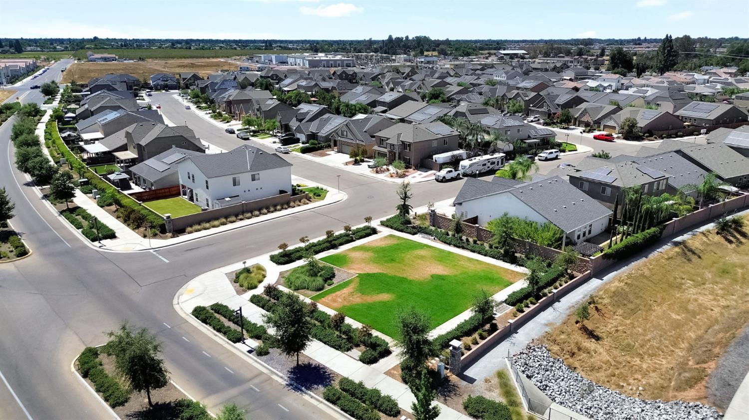3885 Alamos Ave, Clovis, CA 93619
