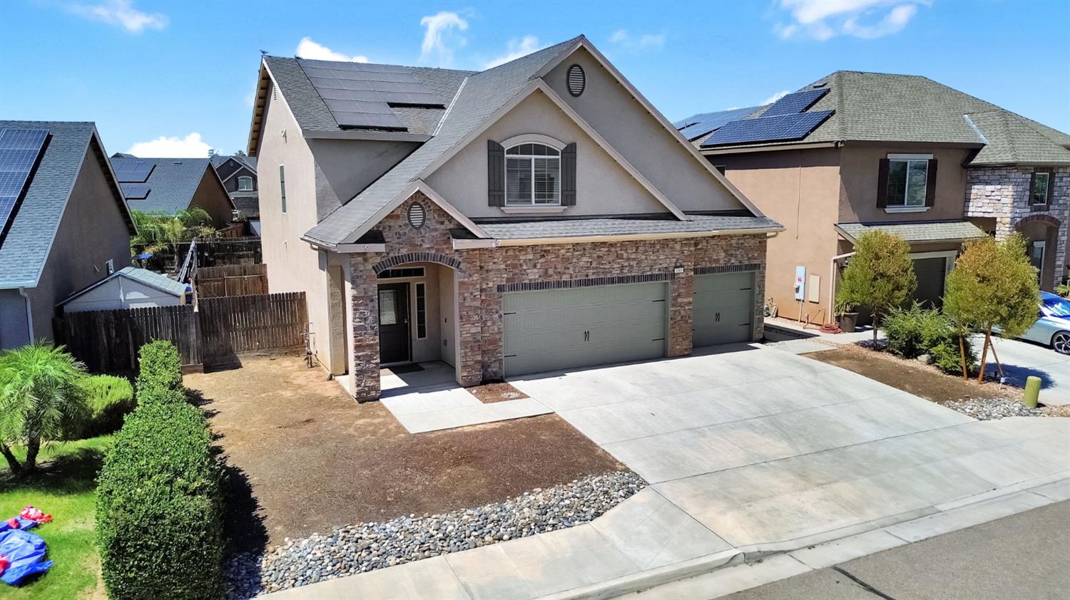 3885 Alamos Ave, Clovis, CA 93619
