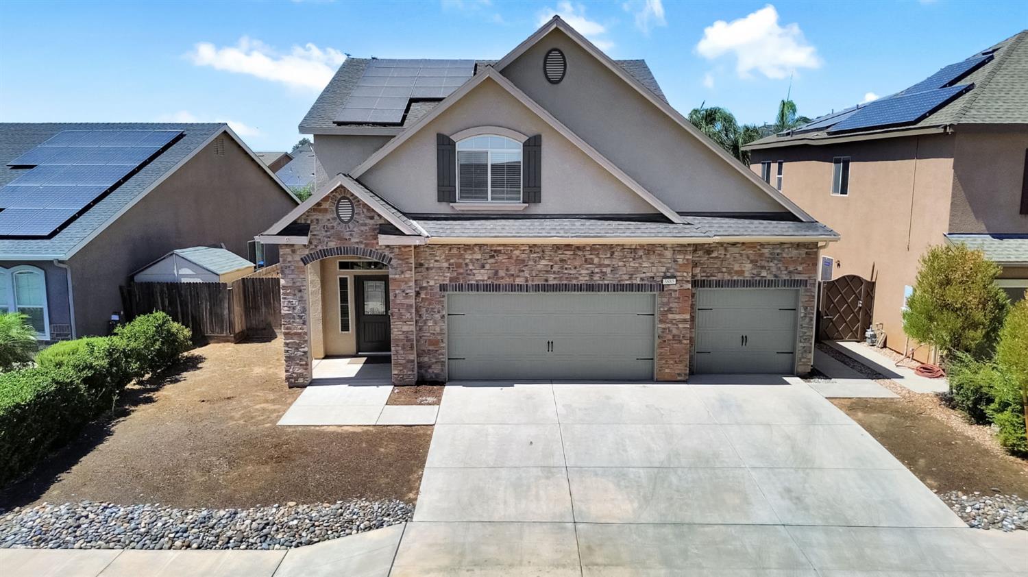 3885 Alamos Ave, Clovis, CA 93619
