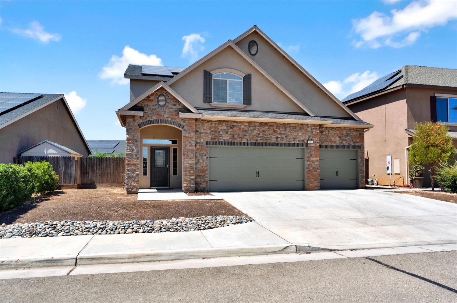 3885 Alamos Ave, Clovis, CA 93619