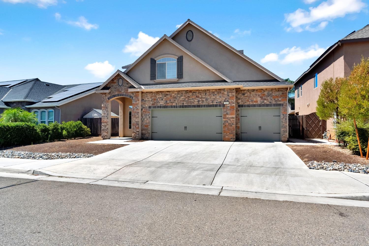 3885 Alamos Ave, Clovis, CA 93619