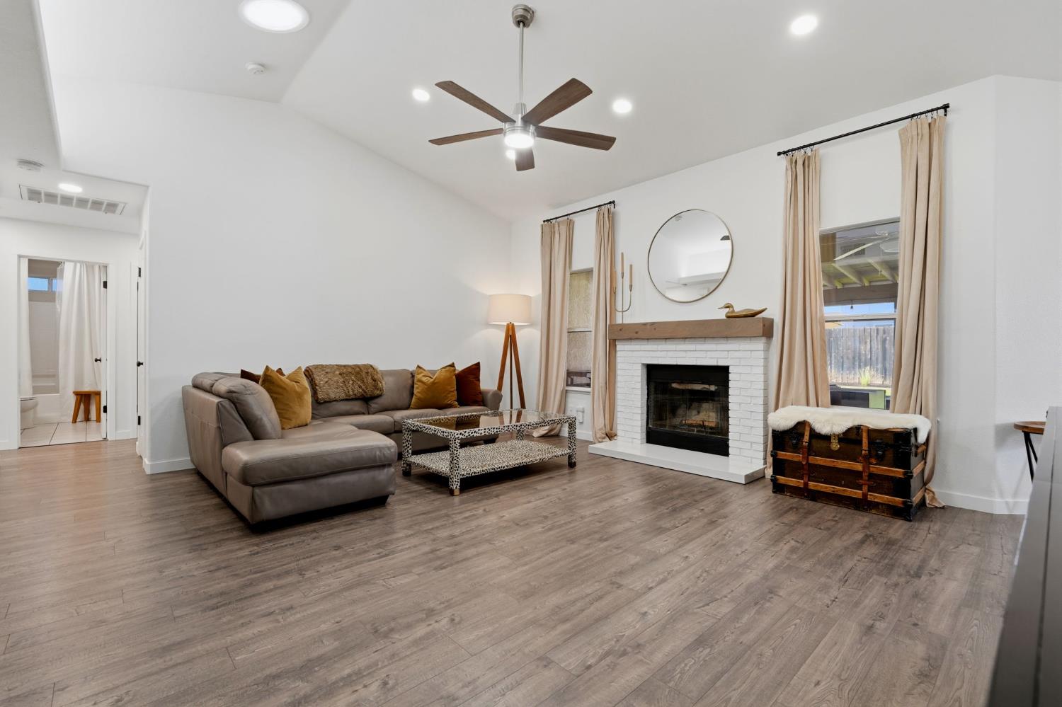 5806 W El Paso, Fresno, CA 93722