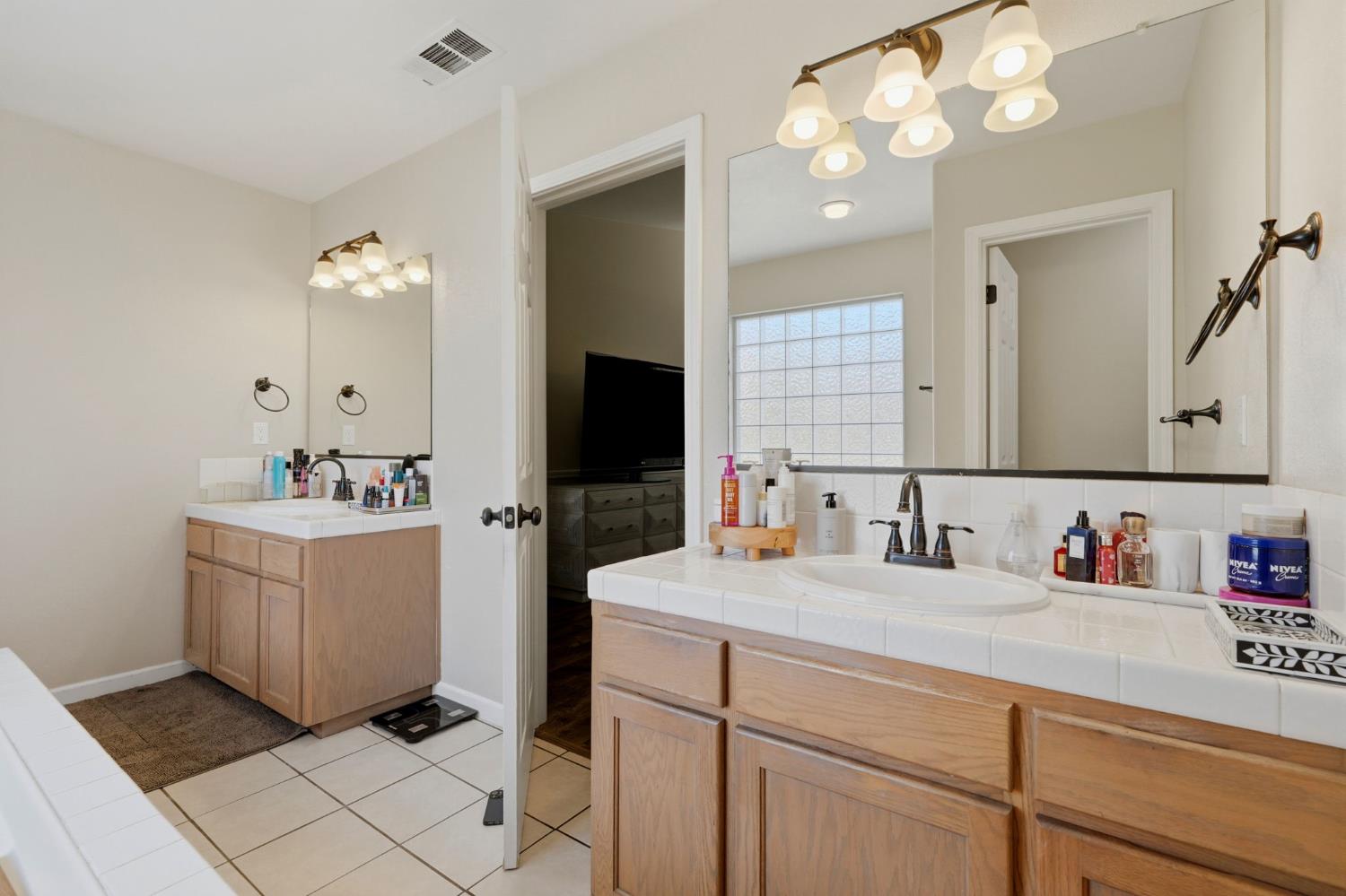 5806 W El Paso, Fresno, CA 93722