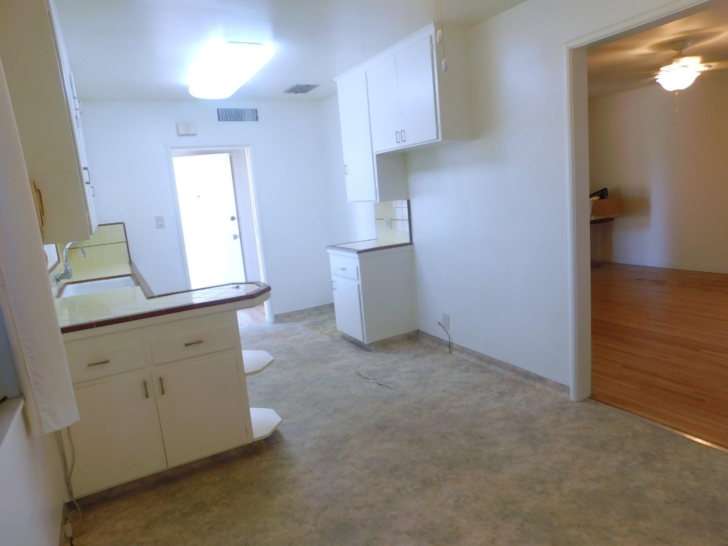 2436 S Locust St, Visalia, CA 93277