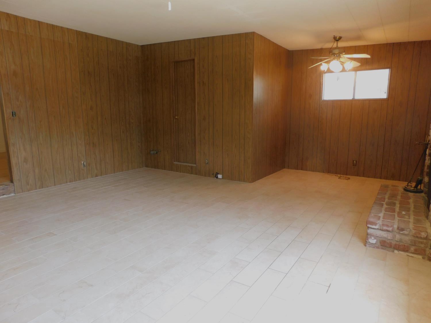 2436 S Locust St, Visalia, CA 93277