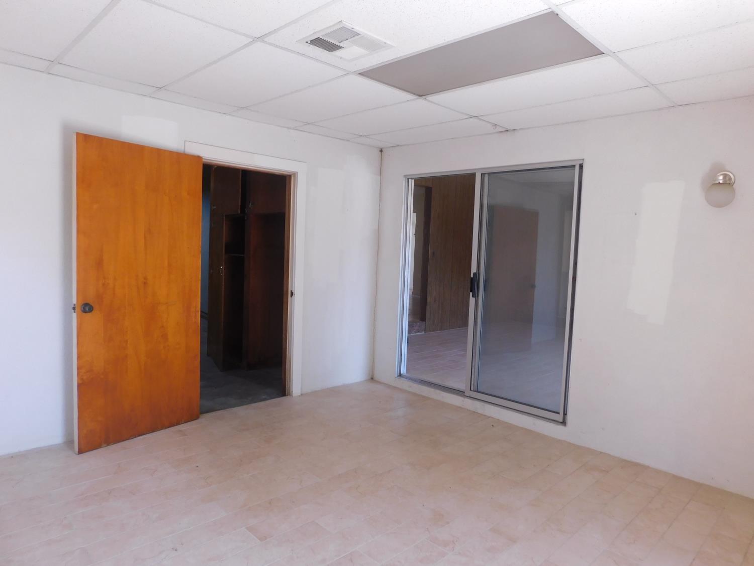 2436 S Locust St, Visalia, CA 93277