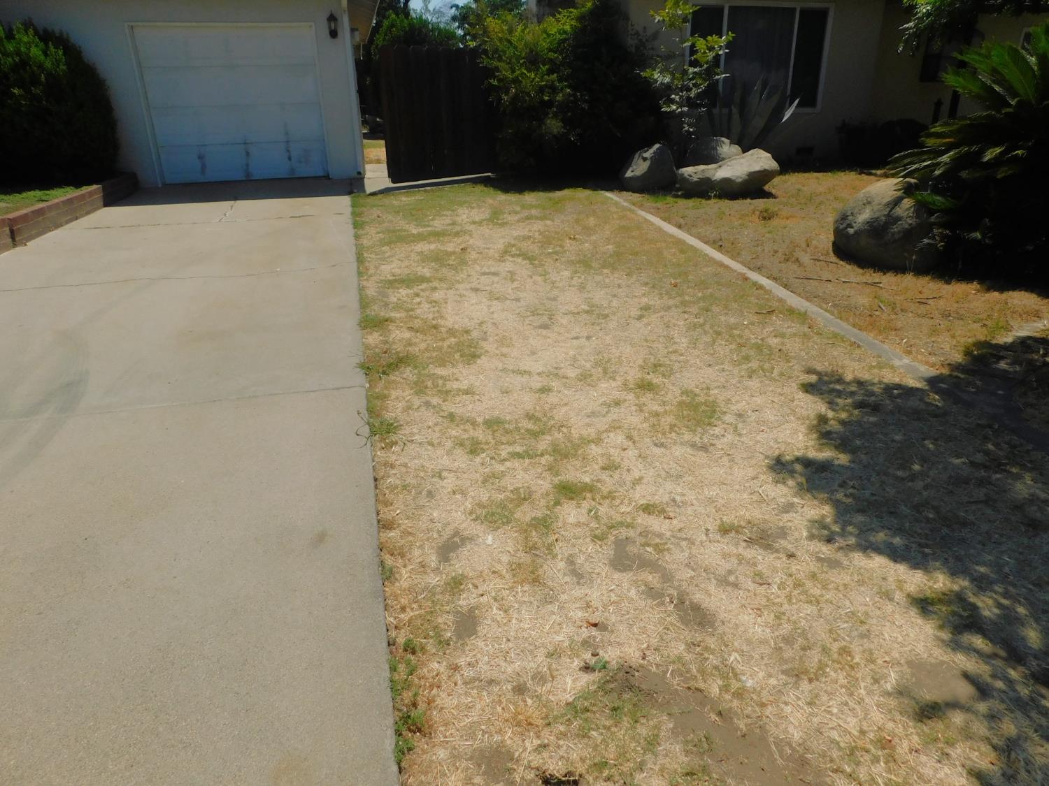 2436 S Locust St, Visalia, CA 93277