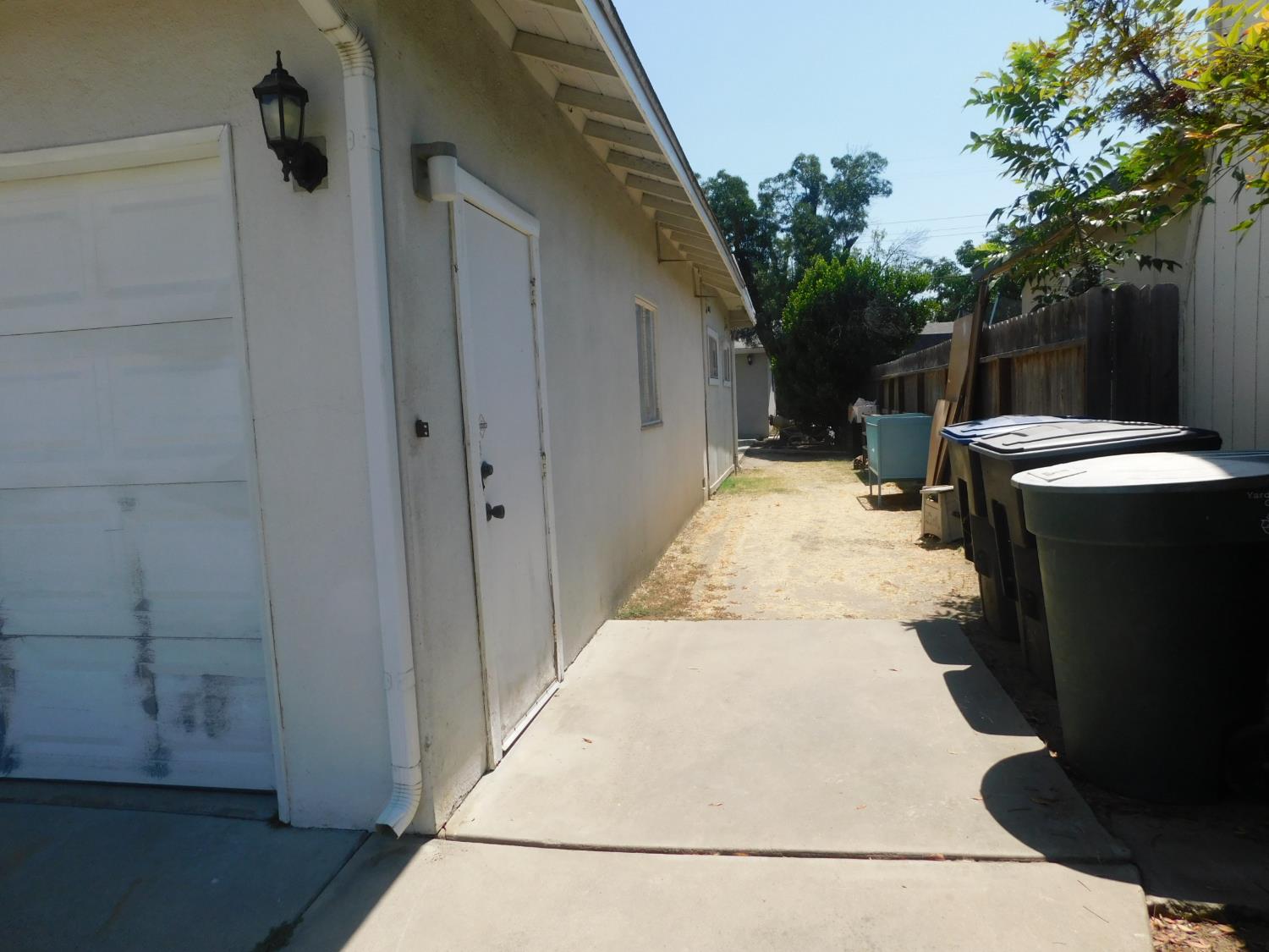 2436 S Locust St, Visalia, CA 93277