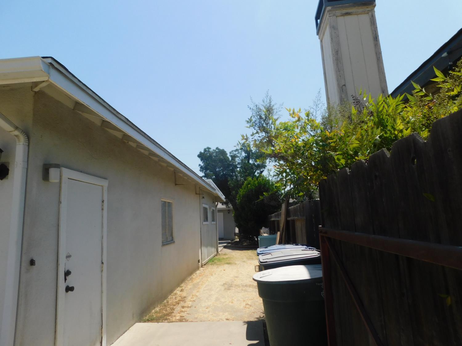 2436 S Locust St, Visalia, CA 93277