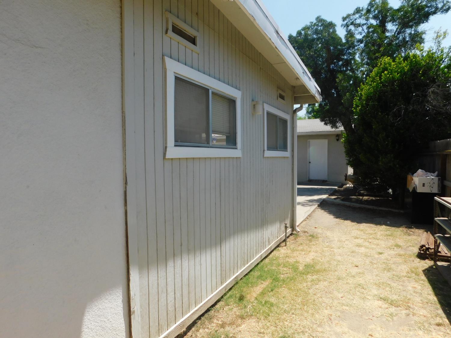 2436 S Locust St, Visalia, CA 93277