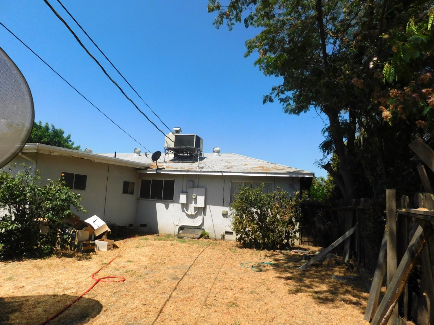 2436 S Locust St, Visalia, CA 93277