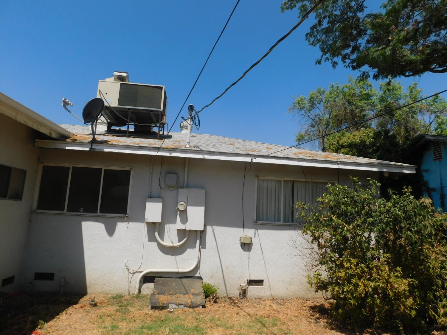 2436 S Locust St, Visalia, CA 93277