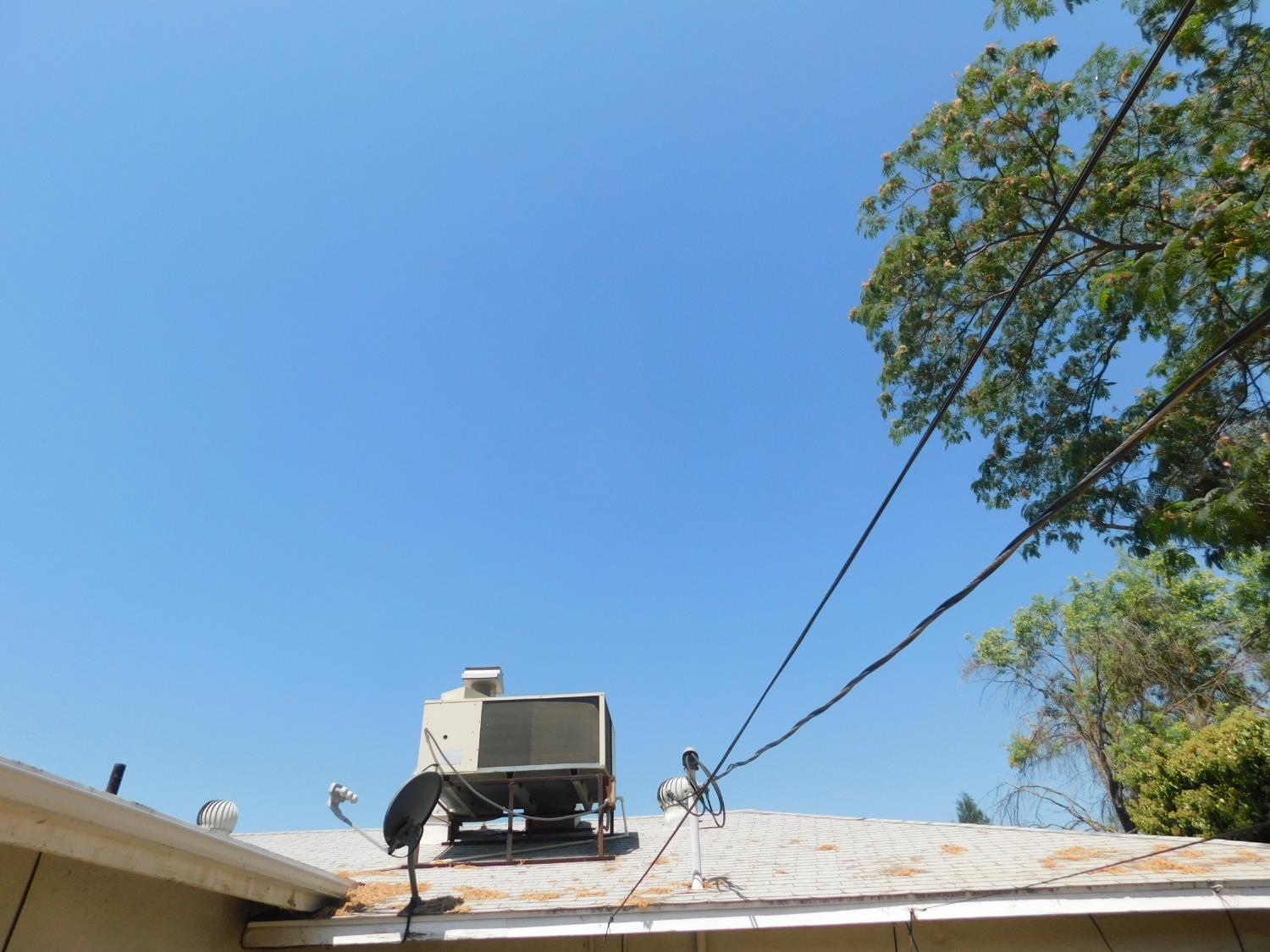 2436 S Locust St, Visalia, CA 93277