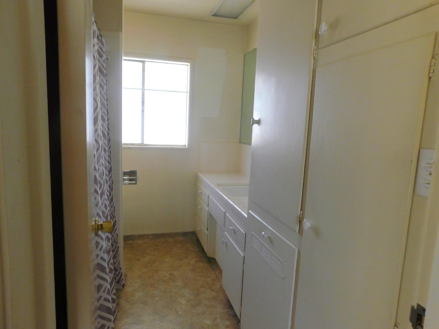 2436 S Locust St, Visalia, CA 93277