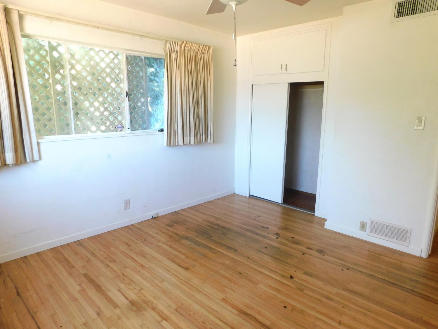 2436 S Locust St, Visalia, CA 93277