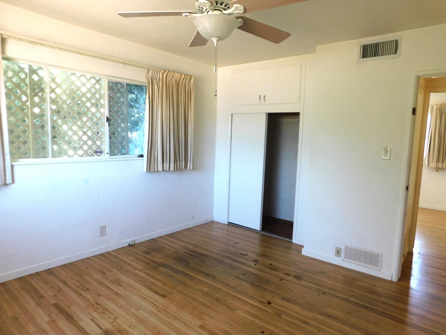 2436 S Locust St, Visalia, CA 93277